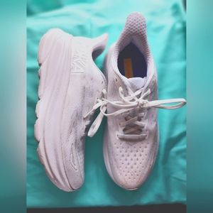Hoka Clifton 9--White/White